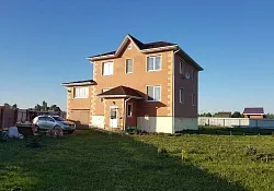 Дом и кирпича и блока 10х15